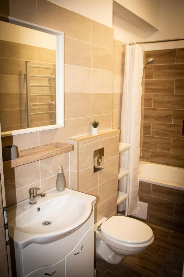 Loli Apartman Miskolc Bagian luar foto