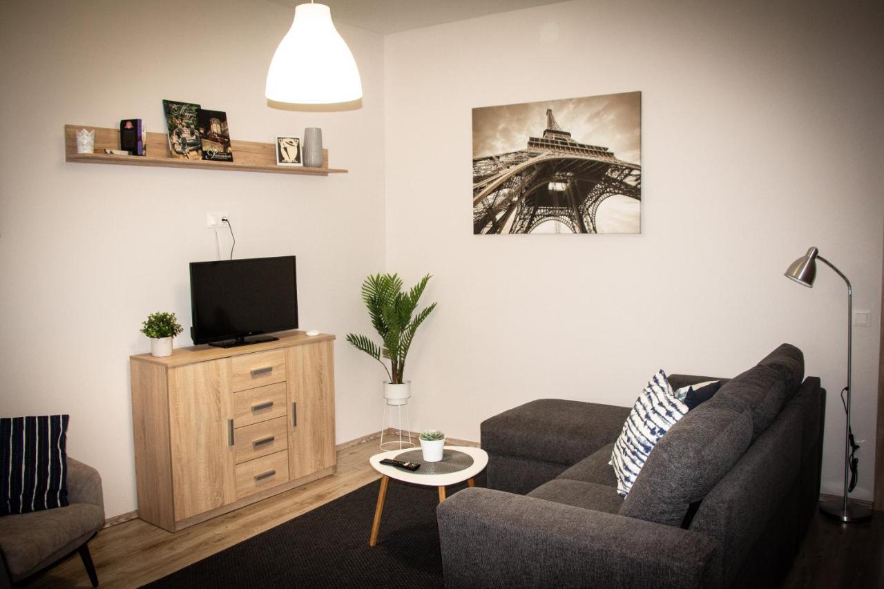 Loli Apartman Miskolc Bagian luar foto