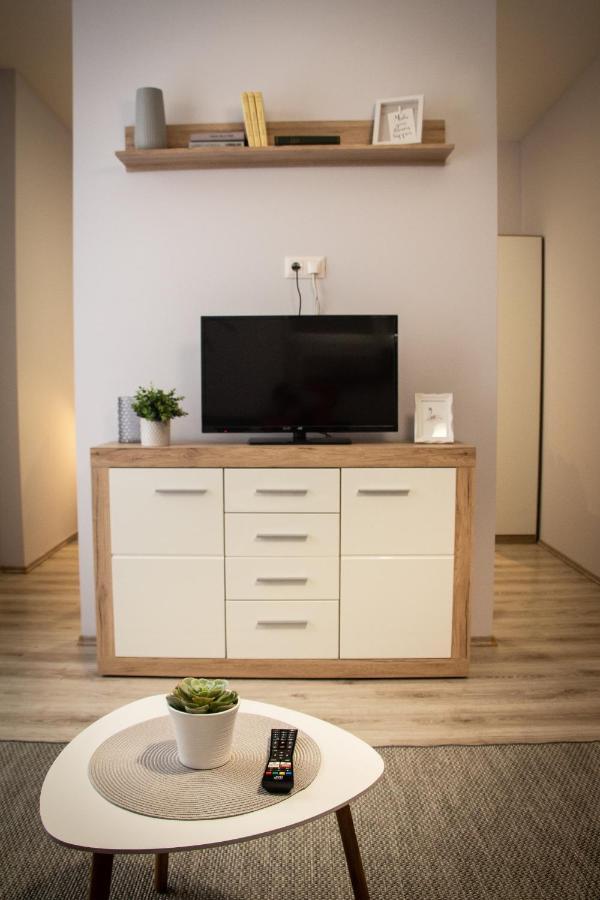 Loli Apartman Miskolc Bagian luar foto