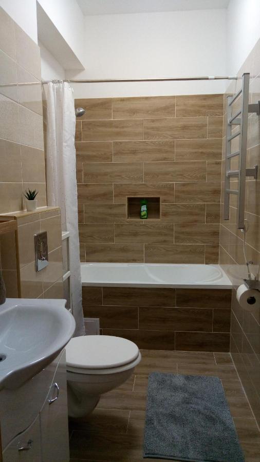 Loli Apartman Miskolc Bagian luar foto